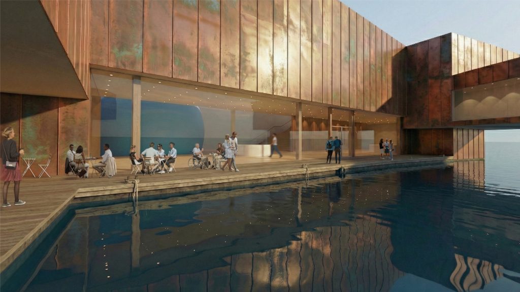 Menschen versammeln sich auf einem Holzdeck neben Sarah Klinkes modernem, kupferverkleidetem Gebäude mit großen Glasfenstern, das neben einem reflektierenden Wasserbecken des in Archicad entworfenen schwimmenden Museums liegt.