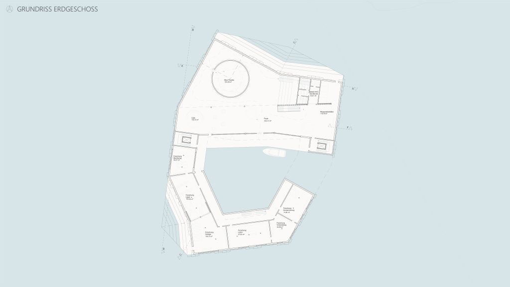 Mit Archicad erstellte architektonische Grundrisszeichnung mit der Bezeichnung "Grundriss Erdgeschoss", die den Grundriss eines mehrräumigen Bauwerks mit winkligen Wänden und beschrifteten Räumen zeigt, das möglicherweise für ein schwimmendes Museum von Sarah Klinke vorgesehen ist.