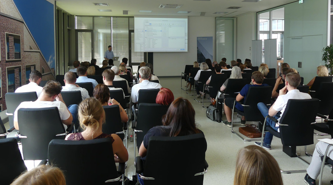 Eine Gruppe von Personen, die an einem ARCHICAD 22 Update-Seminar in Bad Laer teilnehmen.