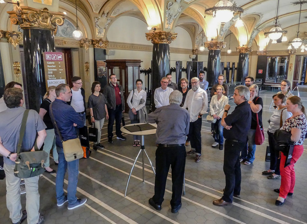 Eine Gruppe von Personen, die an einem ARCHICAD 22 Update-Seminar in Wuppertal teilnehmen.