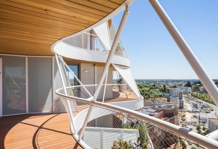 Archicad 27 Gebäude: Balkon mit Blick auf die stadt.